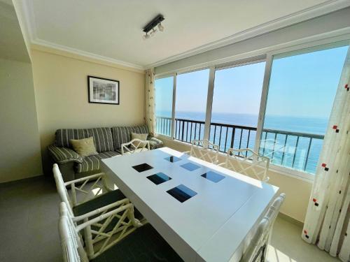 Posezení v ubytování Miramar Seafront Levante R596