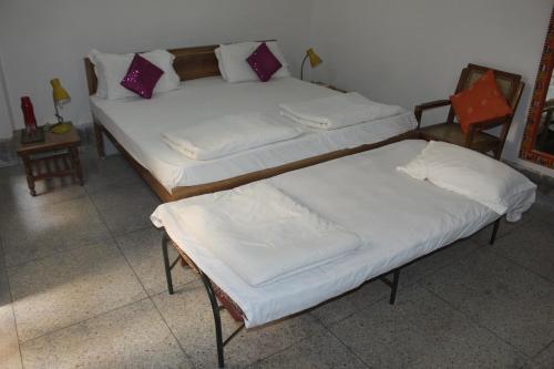 מיטה או מיטות בחדר ב-Cozy Inn