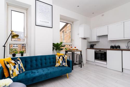 Galeriebild der Unterkunft Cheerful 2 Bedroom Homely Apartment, Sleeps 4 Guest Comfy, 1x Double Bed, 2x Single Beds, Parking, Free WiFi, Suitable For Business, Leisure Guest,Glasgow, Glasgow West End, Near City Centre in Glasgow