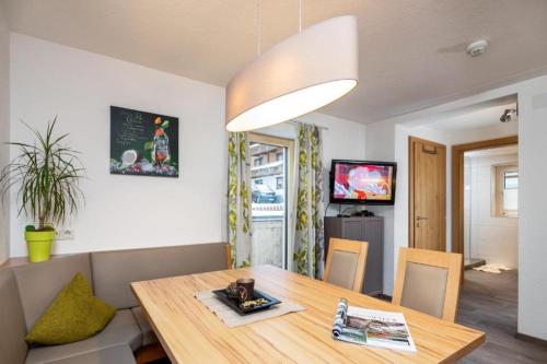 a dining room with a table and chairs at Haus Sabrina Rotpleiskopf in See