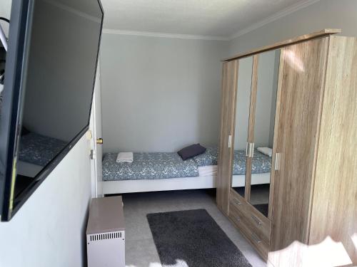 Uma cama ou camas num quarto em APARTAMENT ''MARGARITA'' - Langscheid