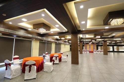 Imagen de la galería de Hotel Shagun Rooms & Banquet, Surat, en Surat
