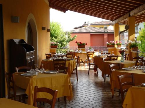 Restoran või mõni muu söögikoht majutusasutuses Albergo Le Piante