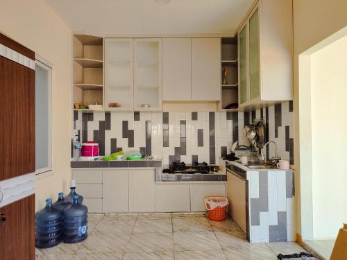 Kuchyň nebo kuchyňský kout v ubytování La Tana Hotel