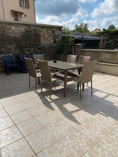 Un balcón o terraza de GITE , AU DORMEUR DU VAL