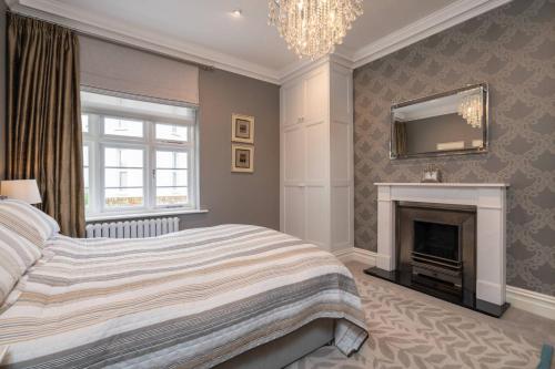 Gallery image of Wellington Square - By Luxury Apartments in Cheltenham