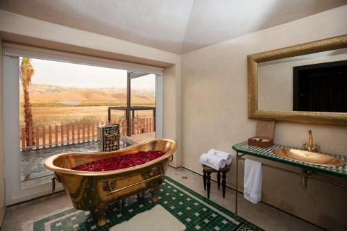 TV a/nebo společenská místnost v ubytování Kalyptus Luxury Camp