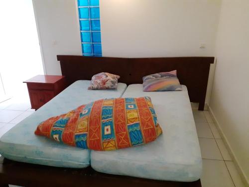 Ліжко або ліжка в номері Maison de 3 chambres avec piscine privee terrasse amenagee et wifi a Morne A l'Eau