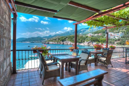 Gallery image of Apartments Porat in Sveti Stefan