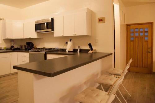 Η κουζίνα ή μικρή κουζίνα στο Beautiful Ocean views at Quinta la Mexicana! 8 ppl