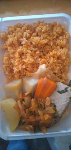 a plastic container filled with rice and meat and vegetables at Ciza e Rose in Portela