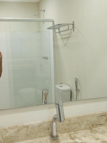 Ένα μπάνιο στο Hotel Quartzo