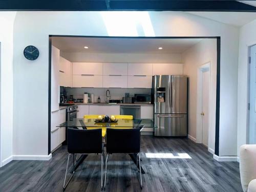 Gallery image of Memorable Renovated 1BR Unit by the Pool in Los Angeles