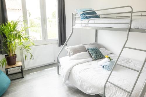 Двуетажно легло или двуетажни легла в стая в COSYFAMILY Piscine -WIFI- NEUF-FAMILLE -15MIN PLAGE - TOP PROS SERVICESConciergerie