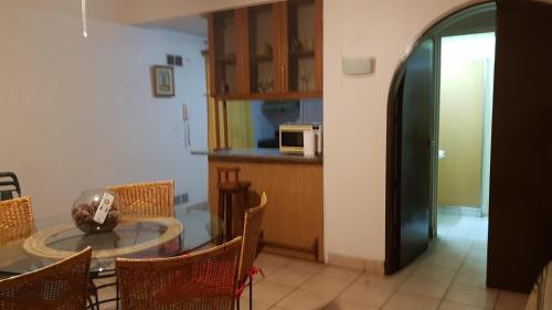 a kitchen with a table and chairs and a microwave at Peatonal y San Martin in Mendoza