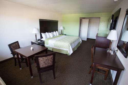 Foto dalla galleria di Days Inn by Wyndham Oceanside a Oceanside