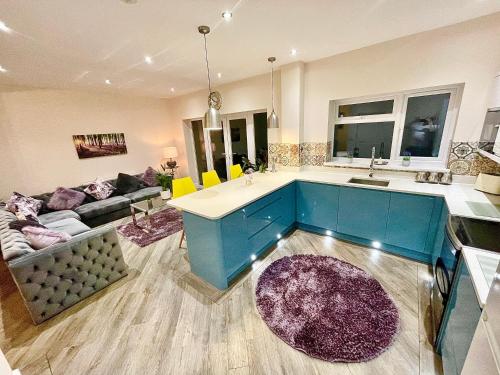 Gallery image of A LUXURY DETACHED FIVE STAR 4 bed Victorian home with HOT TUB!! in Panteg