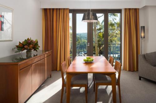a kitchen and dining room with a table and chairs at Yarra Valley Lodge in Wonga Park