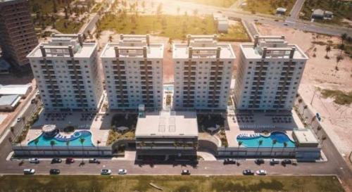 eine Luftansicht eines großen Gebäudes in der Unterkunft Salinas Park Resort Atalaia in Salinópolis