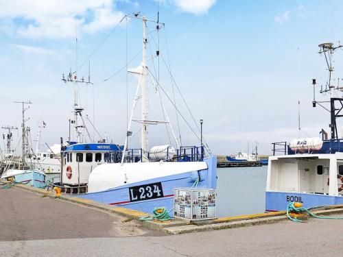 un groupe de bateaux amarrés dans un port dans l'établissement 6 person holiday home in Thybor n, à Thyborøn