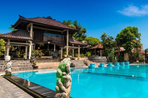 a pool at the resort at Mahajaya Hotel Denpasar in Denpasar