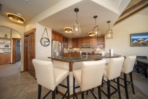 Cozens Pointe B-301 condo – Photos 2