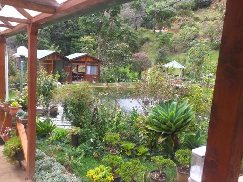 En trädgård utanför Las Cataratas Lodge