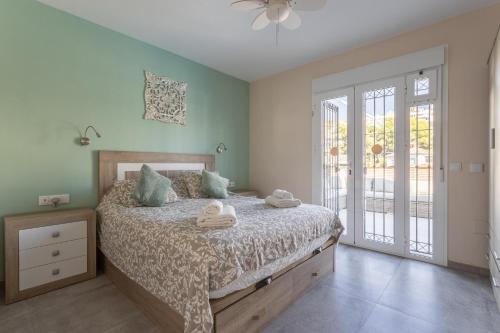 Postel nebo postele na pokoji v ubytování Villa La Casita Burriana Nerja