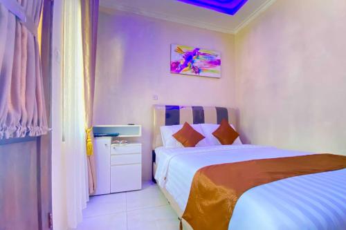 Postel nebo postele na pokoji v ubytování Homestay Banteng Adventure Dieng Mitra RedDoorz