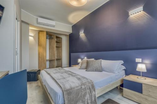 a blue bedroom with a bed and a blue wall at Asso Residence Centro in Terni