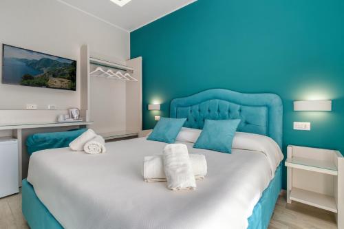 Postel nebo postele na pokoji v ubytování Tiffany Suites