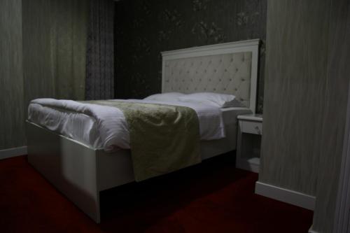 Ένα ή περισσότερα κρεβάτια σε δωμάτιο στο Ens Hotel
