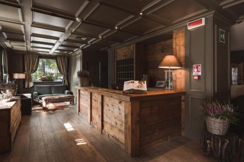 a lobby with a wooden counter in a room at Hotel Alù Mountain Design in Bormio