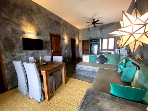 Posezení v ubytování Joya' Beach Suites & Villa