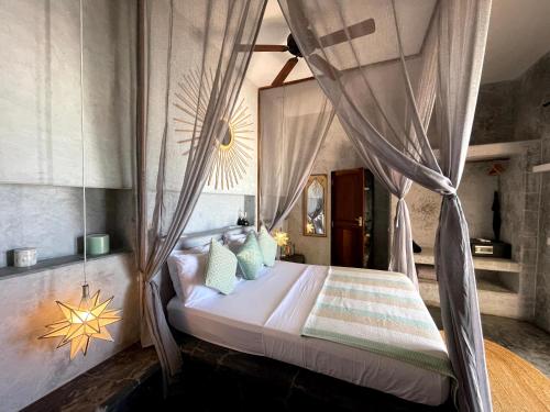 Postel nebo postele na pokoji v ubytování Joya' Beach Suites & Villa