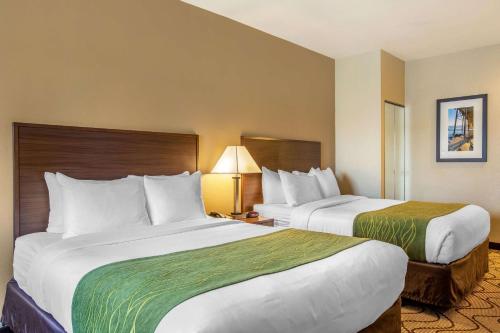 Кровать или кровати в номере Comfort Inn & Suites Orange County John Wayne Airport