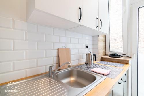 Kuchyň nebo kuchyňský kout v ubytování Hostel Katowice Centrum