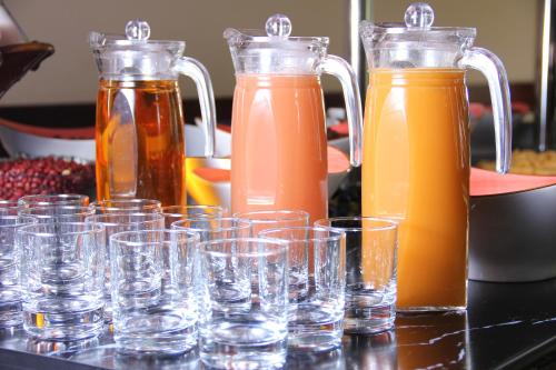 a group of glasses sitting on a table with juice at HUMSON BULOQ SANATORIUM in Khumson