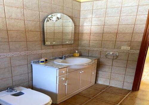 Kúpeľňa v ubytovaní PANORAMIC VIEWS VALLE FRONTERA-WIFI-PREMIUM TV