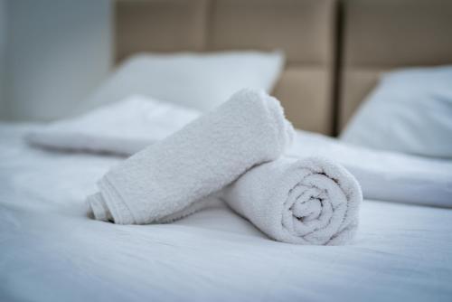 a white towel sitting on top of a bed at Prenociste ADRIA in Vranje