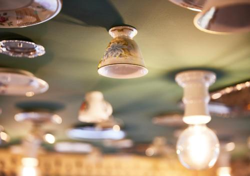 a bunch of lights hanging from a ceiling at KUKU Berghotel in Rettenberg