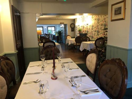 Restorāns vai citas vietas, kur ieturēt maltīti, naktsmītnē The Swan Inn