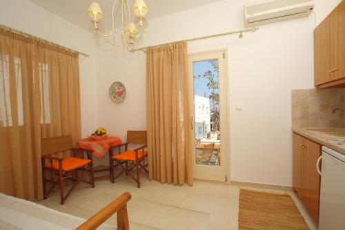 a kitchen and dining room with a table and chairs at Pension Anna in Naousa