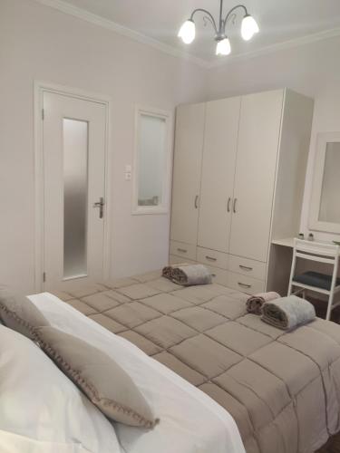 A bed or beds in a room at Gioiello di Corfu apartment