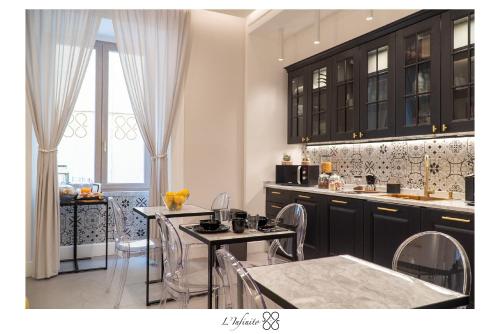 Kuchyň nebo kuchyňský kout v ubytování L'Infinito 88 Charmant Rooms
