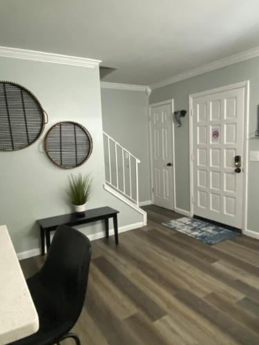 HHI Homes- Newly Renovated Cozy Modern Pet-Friendly Villa-Ideal Location photo 14