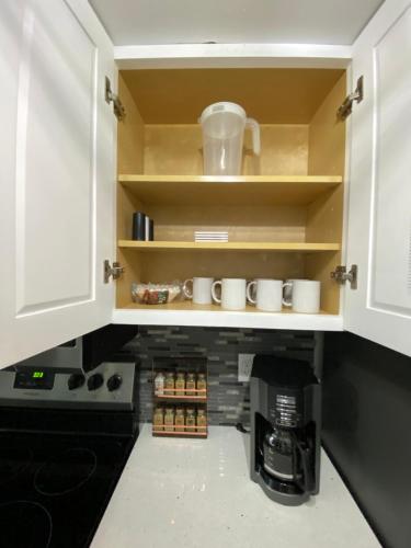 HHI Homes- Newly Renovated Cozy Modern Pet-Friendly Villa-Ideal Location photo 47