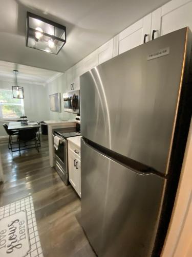 HHI Homes- Newly Renovated Cozy Modern Pet-Friendly Villa-Ideal Location photo 41