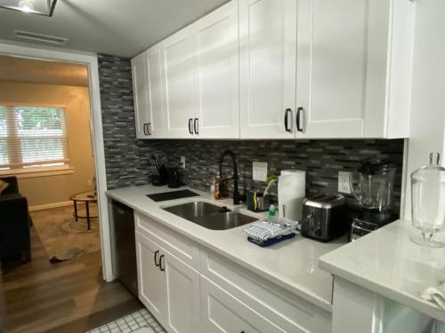 HHI Homes- Newly Renovated Cozy Modern Pet-Friendly Villa-Ideal Location photo 39
