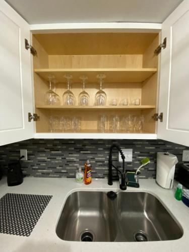 HHI Homes- Newly Renovated Cozy Modern Pet-Friendly Villa-Ideal Location photo 45